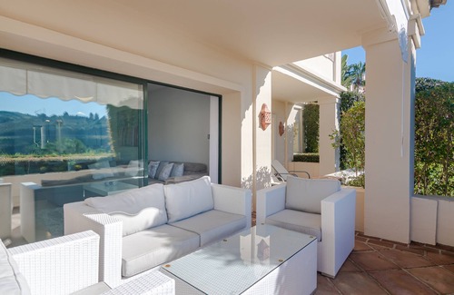 Benahavis Apartment | Prime location within beautiful gated community - LATE AVAILABILITY!