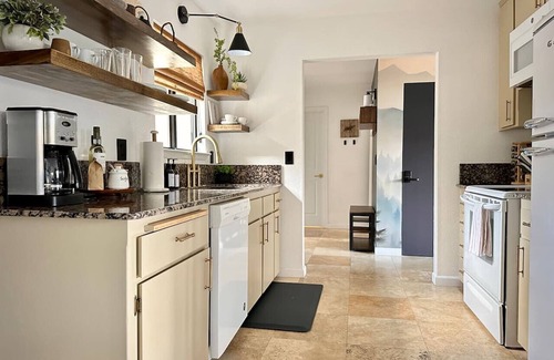 Oakhurst House | Prime location *Yosemite Expedition* by Casa Oso