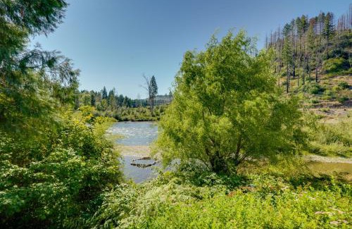 Marcola House | Prime McKenzie River Gem Sunroom and Views!