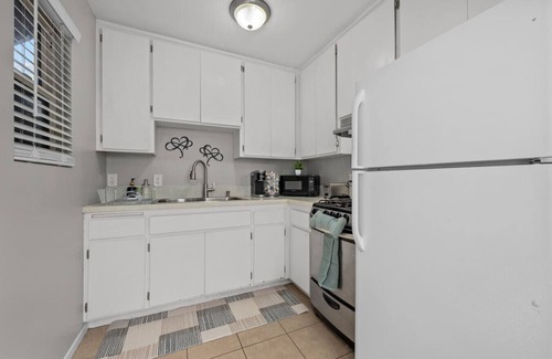 North Park Apartment | Prime North Park Stay: Walkable 95/100 + Parking!