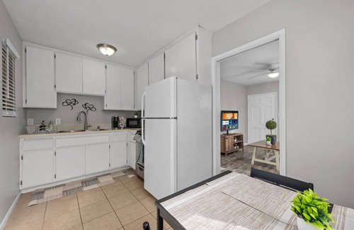 North Park Apartment | Prime North Park Stay: Walkable 95/100 + Parking!