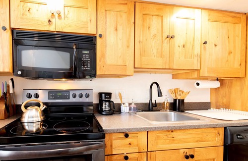 Boulder Ridge Condo | Prime Peak 8 Condo, Minutes to Mountain & Main St.