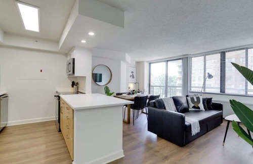 Pentagon City Apartment | Prime Pentagon City Location Apartment