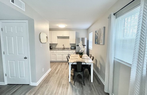 Durham Apartment | ★Prime Place ★ King Bed ★ Duke ★ Long Term Stays★