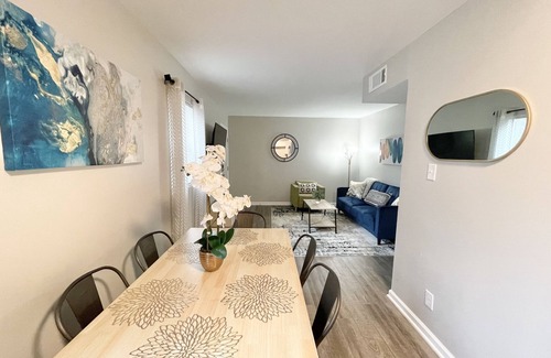 Durham Apartment | ★Prime Place ★ King Bed ★ Duke ★ Long Term Stays★