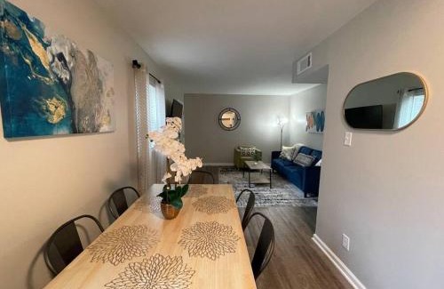 Durham Apartment | * Prime Place * Pet Friendly * King Bed *