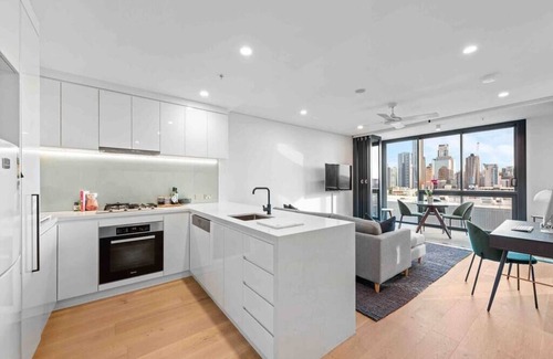 Fortitude Valley Apartment | Prime position 1.5 BR w/view/parking/roof pool
