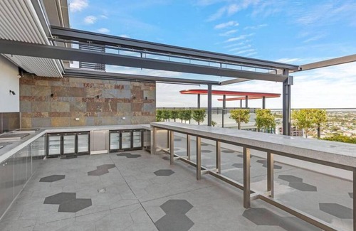 Fortitude Valley Apartment | Prime position 1.5 BR w/view/parking/roof pool