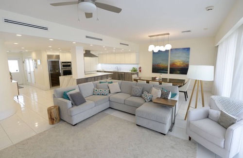 Seven Mile Beach Condo | Prime Residence #7 on 7 Mile Beach, High-End Ground Floor Beachfront Condo