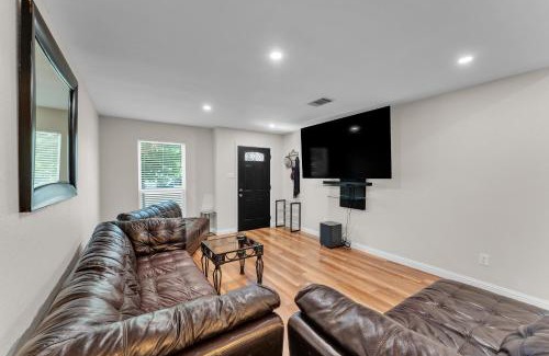 Greenslopes At Lake Creek House | Prime Round Rock, TX Getaway home