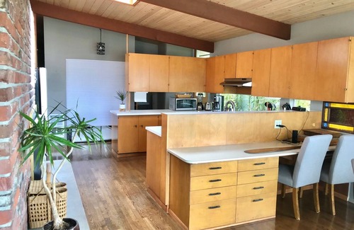 Gig Harbor House | Prime Sandy Beachfront Home with Mountain Views - 5 minutes to Gig Harbor/Tacoma