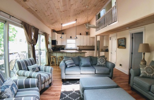 Macatawa Cottage | Prime Seasonal Availability~ lake, beach & dog friendly,