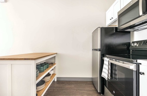 Macon Apartment | Prime Spot Near Atrium Hosp | 1 Mi to Cherry St; Mercer Music at Capricorn – ~12