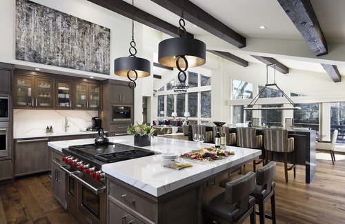 Vail House | Prime Vail Village stay: walk to lifts, dining, trails & shops from Avanti