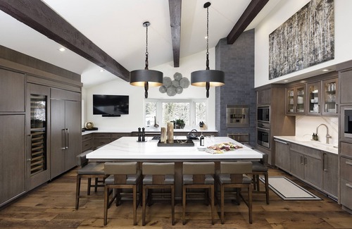 Vail House | Prime Vail Village stay: walk to lifts, dining, trails & shops from Avanti