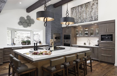 Vail House | Prime Vail Village stay: walk to lifts, dining, trails & shops from Avanti