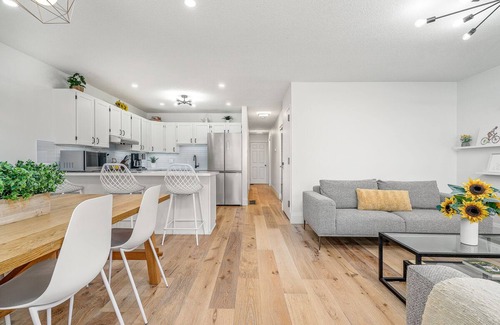 Wellington House | Prime Wellington Location with Water Views and Sandbanks Provincial Park Pass