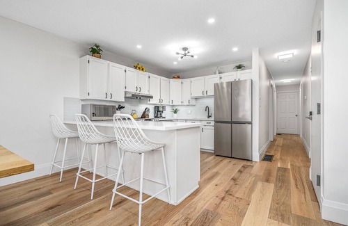 Wellington House | Prime Wellington Location with Water Views and Sandbanks Provincial Park Pass