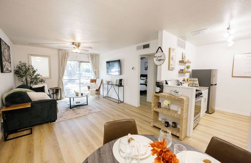 Gainesville Condo | PrimeLocation: 1/1Condo Steps from UF/Shands/VA w/CozyKingBed #ConvenientComfort