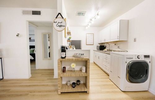 Gainesville Condo | PrimeLocation: 1/1Condo Steps from UF/Shands/VA w/CozyKingBed #ConvenientComfort