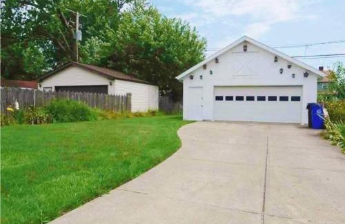 Cleveland Apartment | Primo Apartment 2 Bedroom 1 Bath Free Parking Airport Cleveland Clinic Fairview