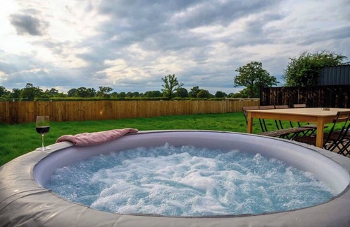 Wollerton Apartment | Primrose Barn : Hot Tub, Games Room, Pet Friendly
