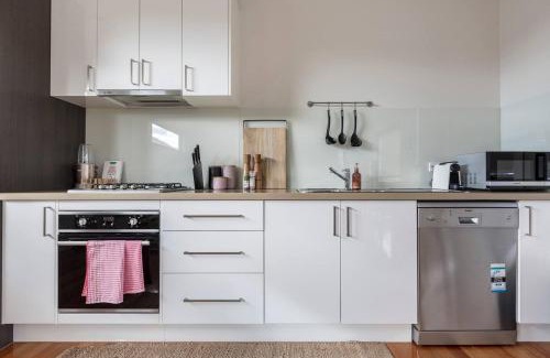Brunswick East House | Primrose - Chic Mid-Century Style in Brunswick