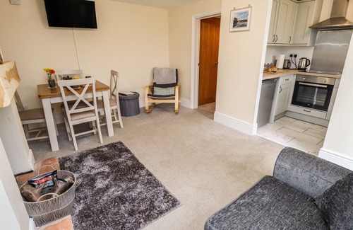 Caldecott Cottage | PRIMROSE COTTAGE, pet friendly, with open fire in Rockingham