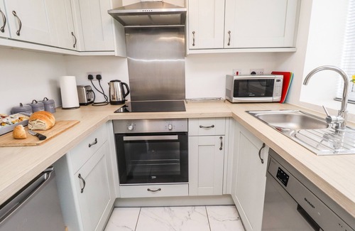 Caldecott Cottage | PRIMROSE COTTAGE, pet friendly, with open fire in Rockingham