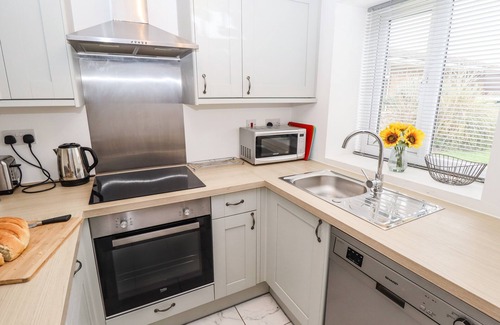 Caldecott Cottage | PRIMROSE COTTAGE, pet friendly, with open fire in Rockingham