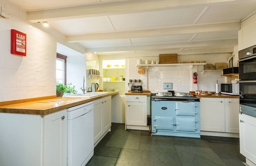 Treyarnon Cottage | Primrose Cottage - a cottage that sleeps 10 guests in 5 bedrooms