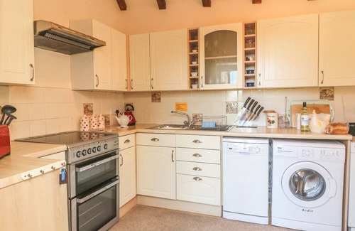 Huntshaw Cottage | PRIMROSE COTTAGE, family friendly, with a garden in Great Torrington