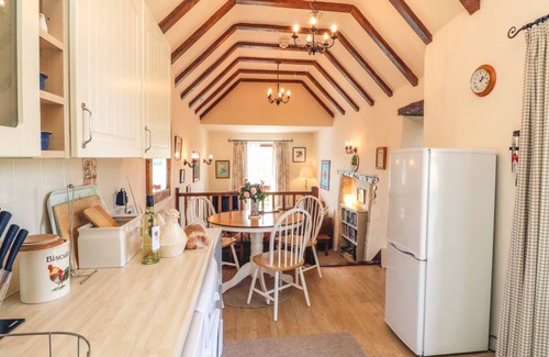 Huntshaw Cottage | PRIMROSE COTTAGE, family friendly, with a garden in Great Torrington