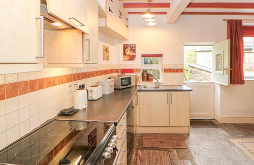Burtersett Cottage | PRIMROSE COTTAGE, pet friendly, with open fire in Burtersett