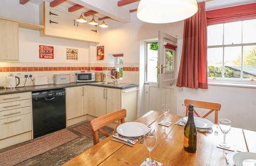 Burtersett Cottage | PRIMROSE COTTAGE, pet friendly, with open fire in Burtersett