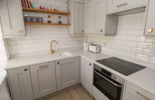 Jameston Cottage | PRIMROSE COTTAGE, pet friendly, with a garden in Manorbier