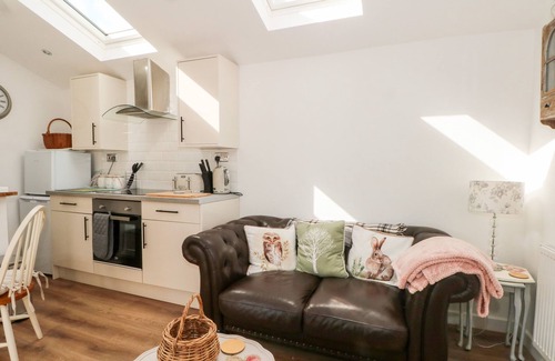 Flintshire House | PRIMROSE COTTAGE, romantic, character holiday cottage in Mold