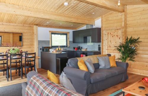 Sticklepath House | Primrose Lodge