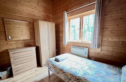 South Cerney House | Primrose Lodge, on the edge of Lake Pochard