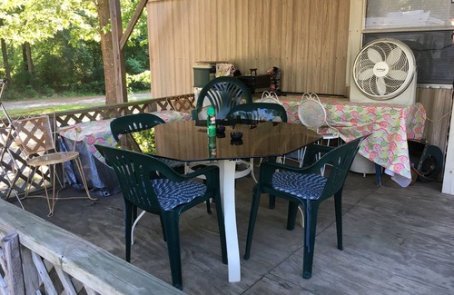 Jefferson Cabin | Primrose Rustic Country Cabin 2 Bedroom 1Bath Cabin 9 Miles From Jefferson Tx .