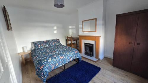 Alverstoke House | Prince Alfred , 3 bed slp 8 Dog-friendly Gosport town-house