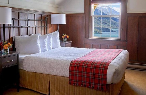 Waterton Park Hotel | Prince of Wales Hotel