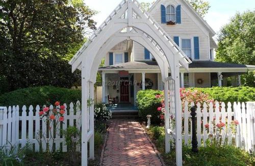 Princess Anne Bed & Breakfast | Princess Anne Book Lovers Inn