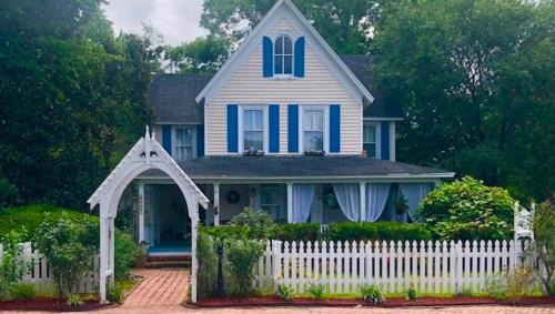 Princess Anne Bed & Breakfast | Princess Anne Book Lovers Inn