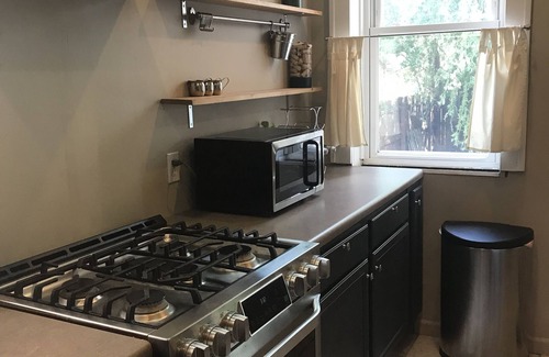 St. Louis House | Princeton Heights House & Yard Stylish~Safe~Walkable