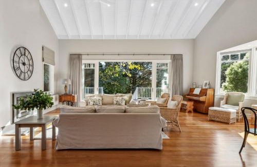 Katoomba House | Prior Lodge