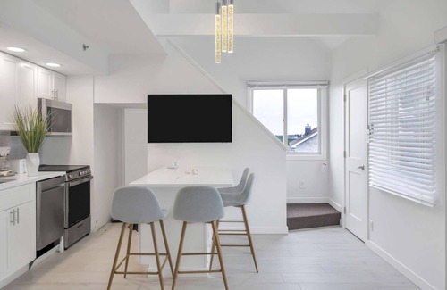 Napeague Apartment | Pristine 1BR w/loft, Corner Unit + Heated Pool