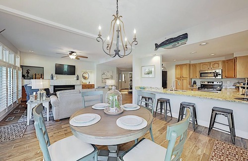 Palmetto Dunes Condo | Pristine 2B/2B Lagoon-View Villa w/Pool & Hot Tub,3-Minute Walk to Beach