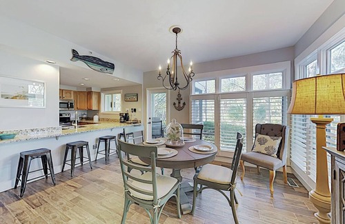 Palmetto Dunes Condo | Pristine 2B/2B Lagoon-View Villa w/Pool & Hot Tub,3-Minute Walk to Beach