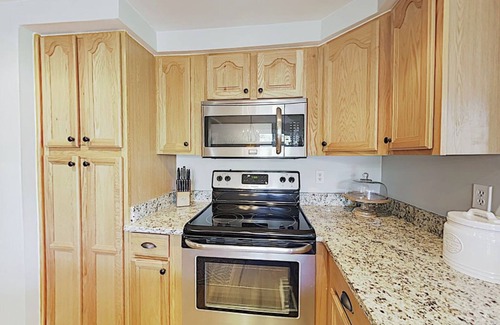 Palmetto Dunes Condo | Pristine 2B/2B Lagoon-View Villa w/Pool & Hot Tub,3-Minute Walk to Beach